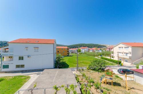 Apartments And Room Sime M