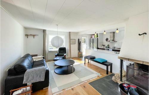 Nice Home In H�lleviksstrand With Wifi And 4 Bedrooms