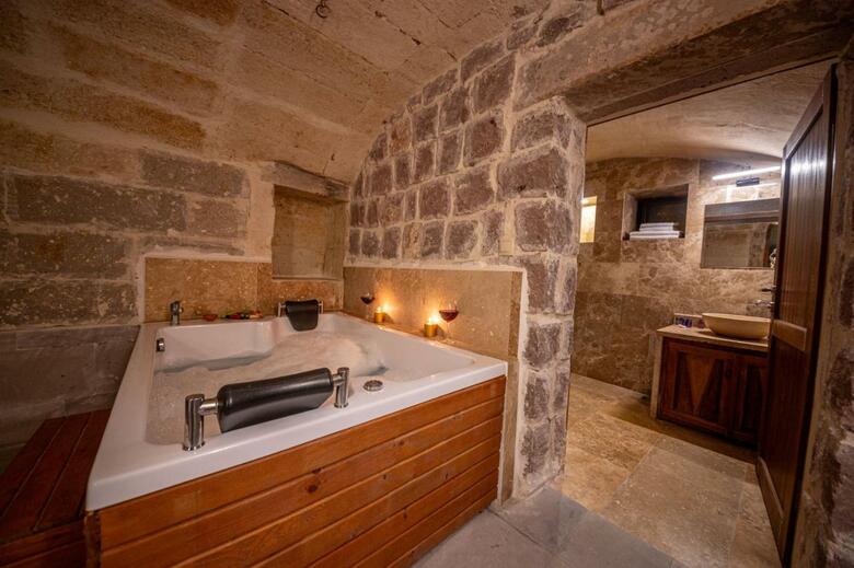 Hotel Kapalos Cave Suites