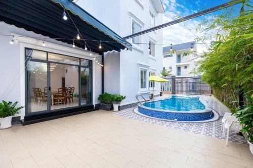 Villa H? B?i C� Thang M�y G?n B�i T?m
