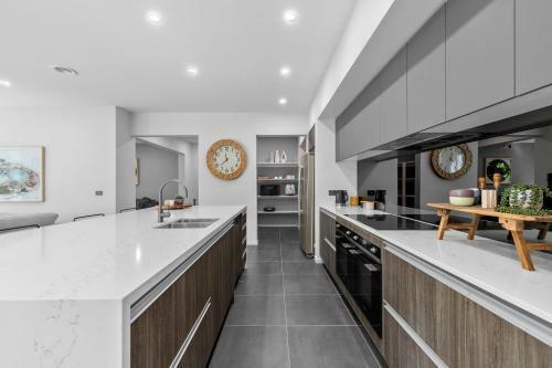 Sophisticated Abode 10 Minutes To Surf Coast Private Location