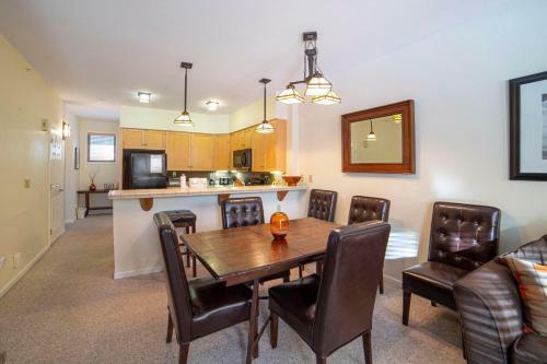 #467- Golf Course Condo Near Ski Resort, Mountain Views