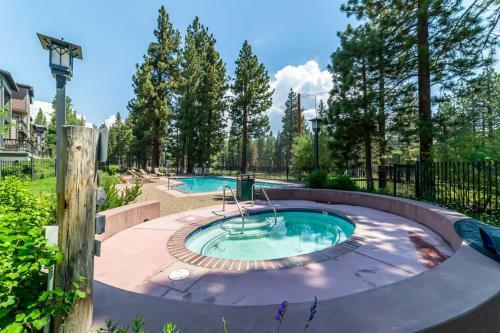 #467- Golf Course Condo Near Ski Resort, Mountain Views