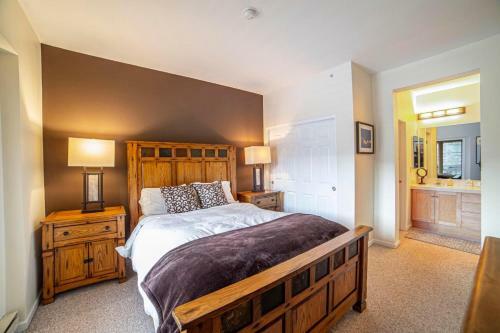 #467- Golf Course Condo Near Ski Resort, Mountain Views