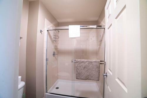 #459 - Large 2 Bed, 2 Bath Walking Distance To Lifts