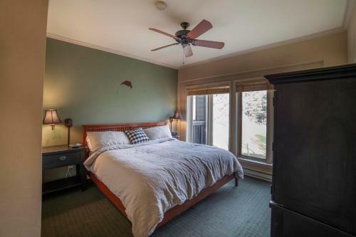 #459 - Large 2 Bed, 2 Bath Walking Distance To Lifts