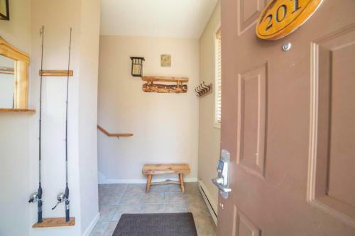 #459 - Large 2 Bed, 2 Bath Walking Distance To Lifts