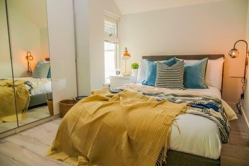 Apartamento New Cosy & Secure - 2 Bed - Free Wifi - Modern & Functional