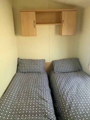 Meadow Lakes - Caravan By The Sea