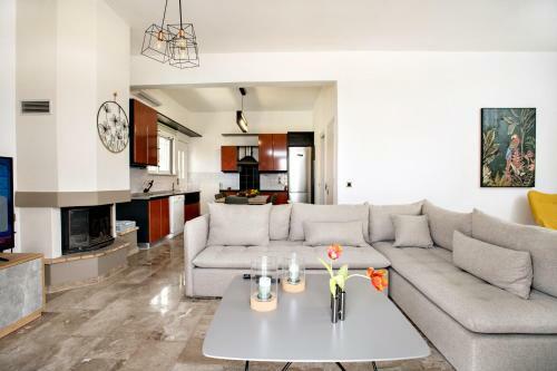 Vagioni Seaside Villa
