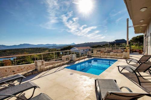 Vagioni Seaside Villa