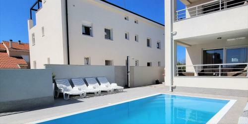 Luxury Apartments With Pool
