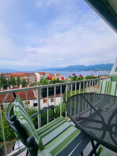 Apartment Rijeka With Sea View