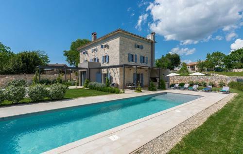 Villa Pi With Heated Pool