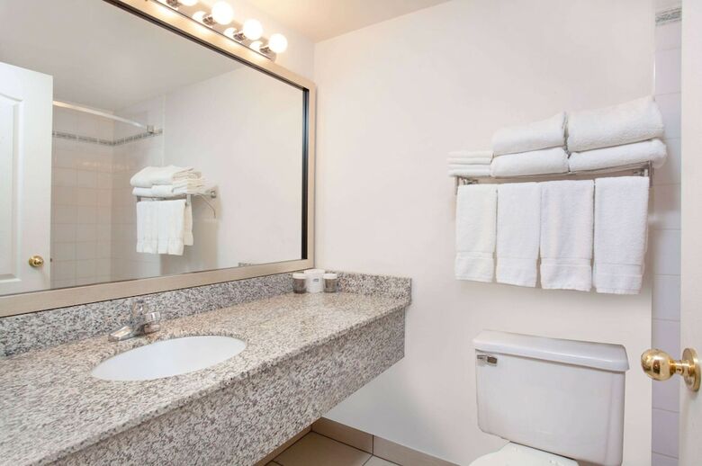 Hotel Ramada Inn & Suites Red Deer