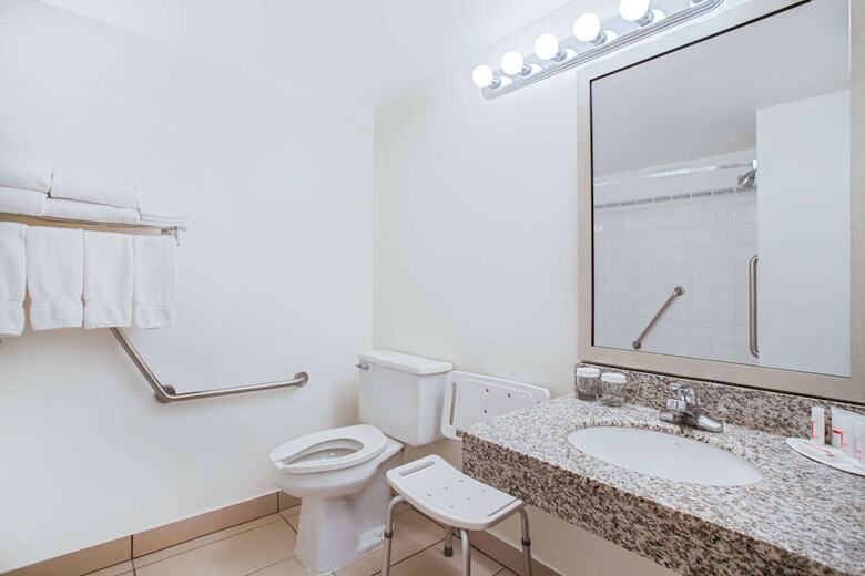 Hotel Ramada Inn & Suites Red Deer