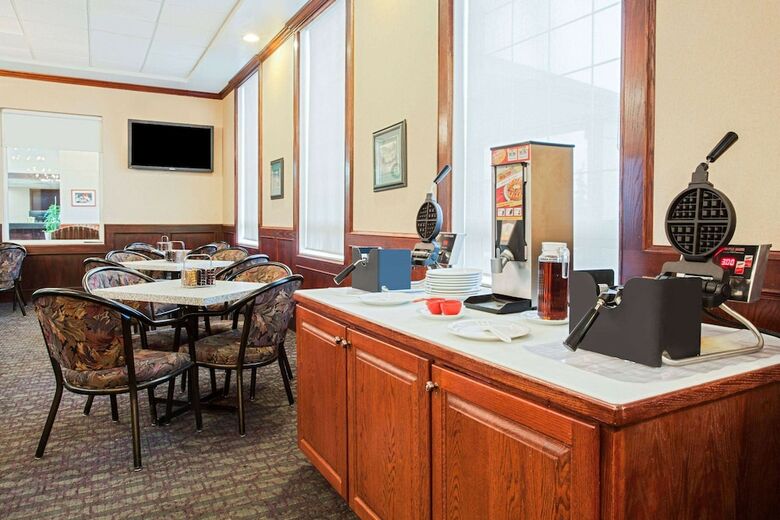 Hotel Ramada Inn & Suites Red Deer