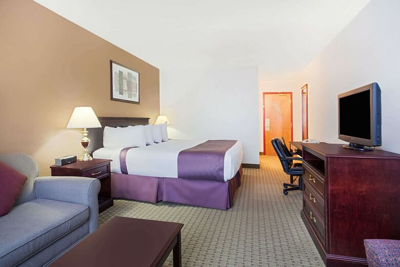 Hotel Ramada Inn & Suites Red Deer