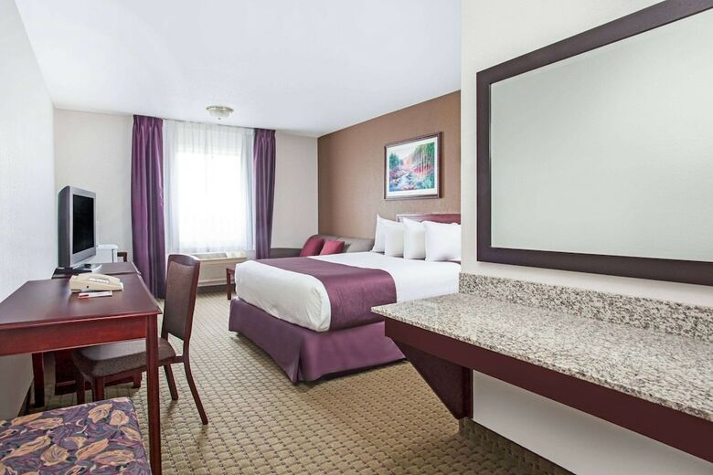 Hotel Ramada Inn & Suites Red Deer