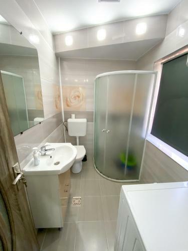 �ntreaga Locuin??: Apartament La Malul Dun?rii