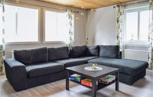 Stunning Home In M�rlunda With Wifi And 6 Bedrooms