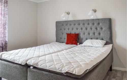 Stunning Home In M�rlunda With Wifi And 6 Bedrooms