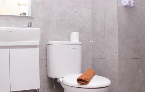 Apartemen Sayana Harapan Indah By Cheapinn