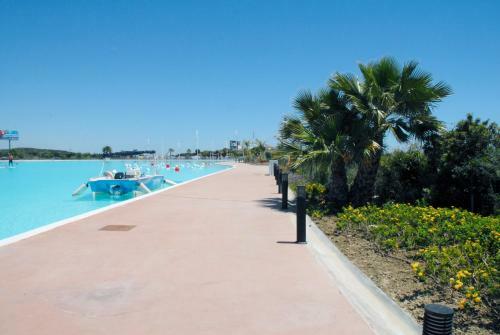 Beautiful Apartment In Alcazaba Lagoon