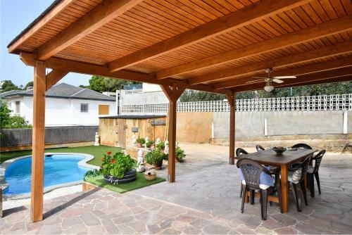 Agradable Casa Con Piscina A 5�del Mar