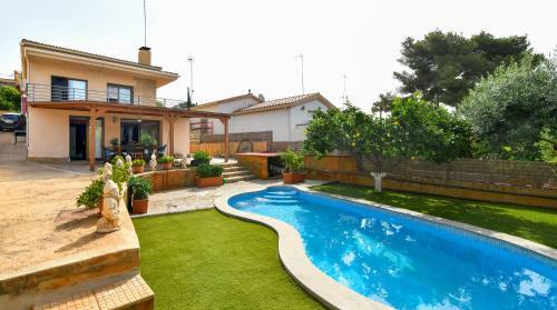 Agradable Casa Con Piscina A 5�del Mar