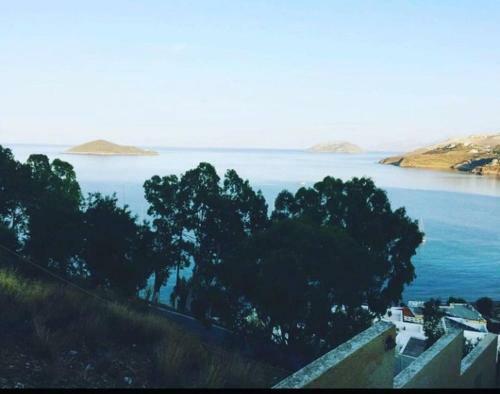 A House For 6 At Vromolithos Colorful