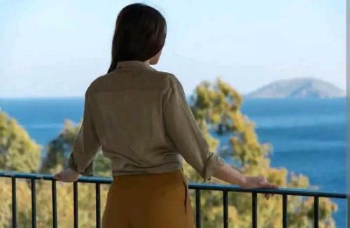 A House For 6 At Vromolithos Colorful