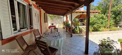 Liland Summer Cottage Lefkandi