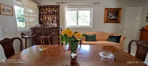 Liland Summer Cottage Lefkandi