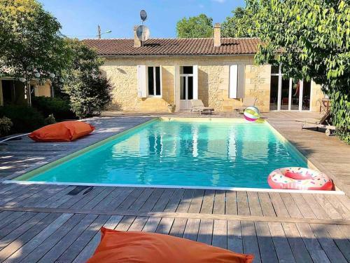 Belle Et Grande Maison En Pierre Avec Piscine