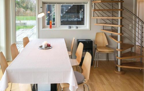 Five-bedroom Holiday Home In Lindesnes
