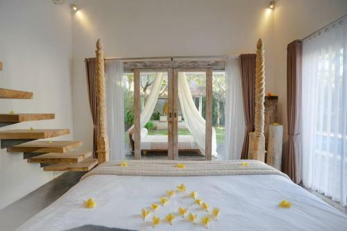 Fully-serviced 2 Bedroom Luxury Villa
