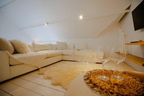 Fully-serviced 2 Bedroom Luxury Villa