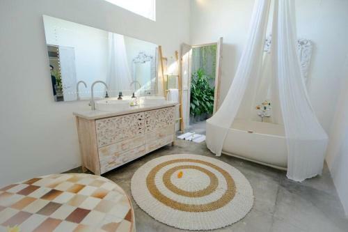 Fully-serviced 2 Bedroom Luxury Villa