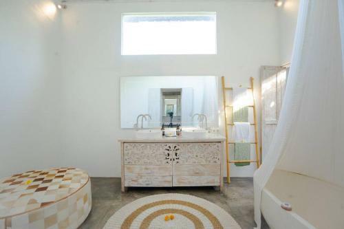 Fully-serviced 2 Bedroom Luxury Villa