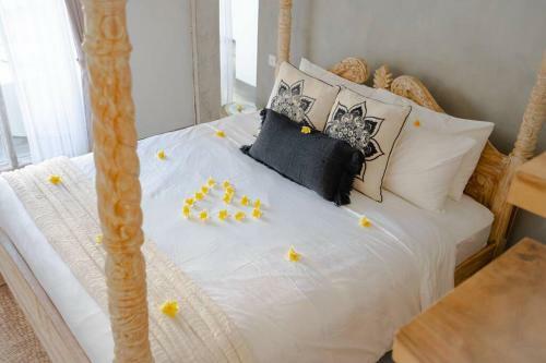 Fully-serviced 2 Bedroom Luxury Villa