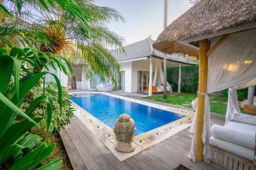 Fully-serviced 2 Bedroom Luxury Villa