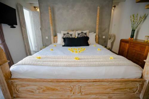 Fully-serviced 2 Bedroom Luxury Villa