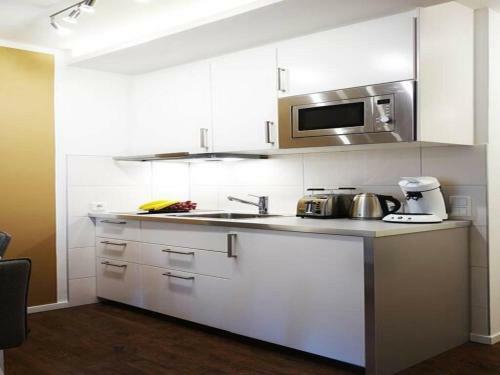Inviting Apartment In D�sseldorf With Parking