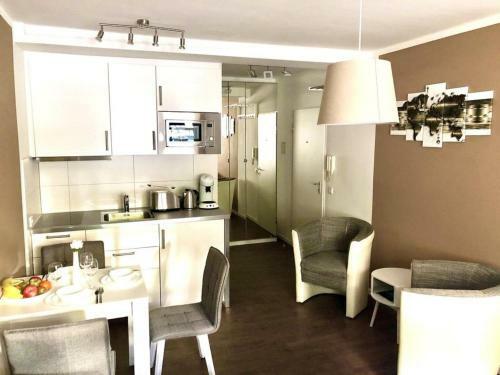 Inviting Apartment In D�sseldorf With Parking