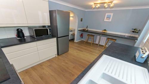 Pebbles Croyde Sleeps 8 4 Bedrooms