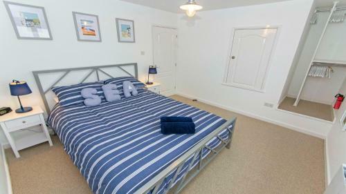 Pebbles Croyde Sleeps 8 4 Bedrooms