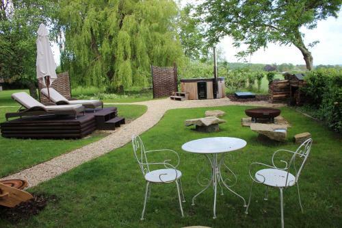 Sanford Escapes - Shepherds Hut & Hot Tub