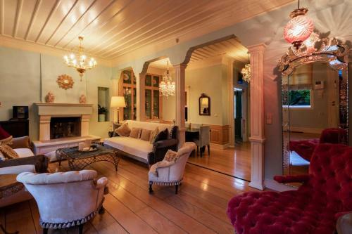 3br Venetian-style Villa In Mytilene City Centre