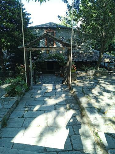 Hostal Karidia Suites
